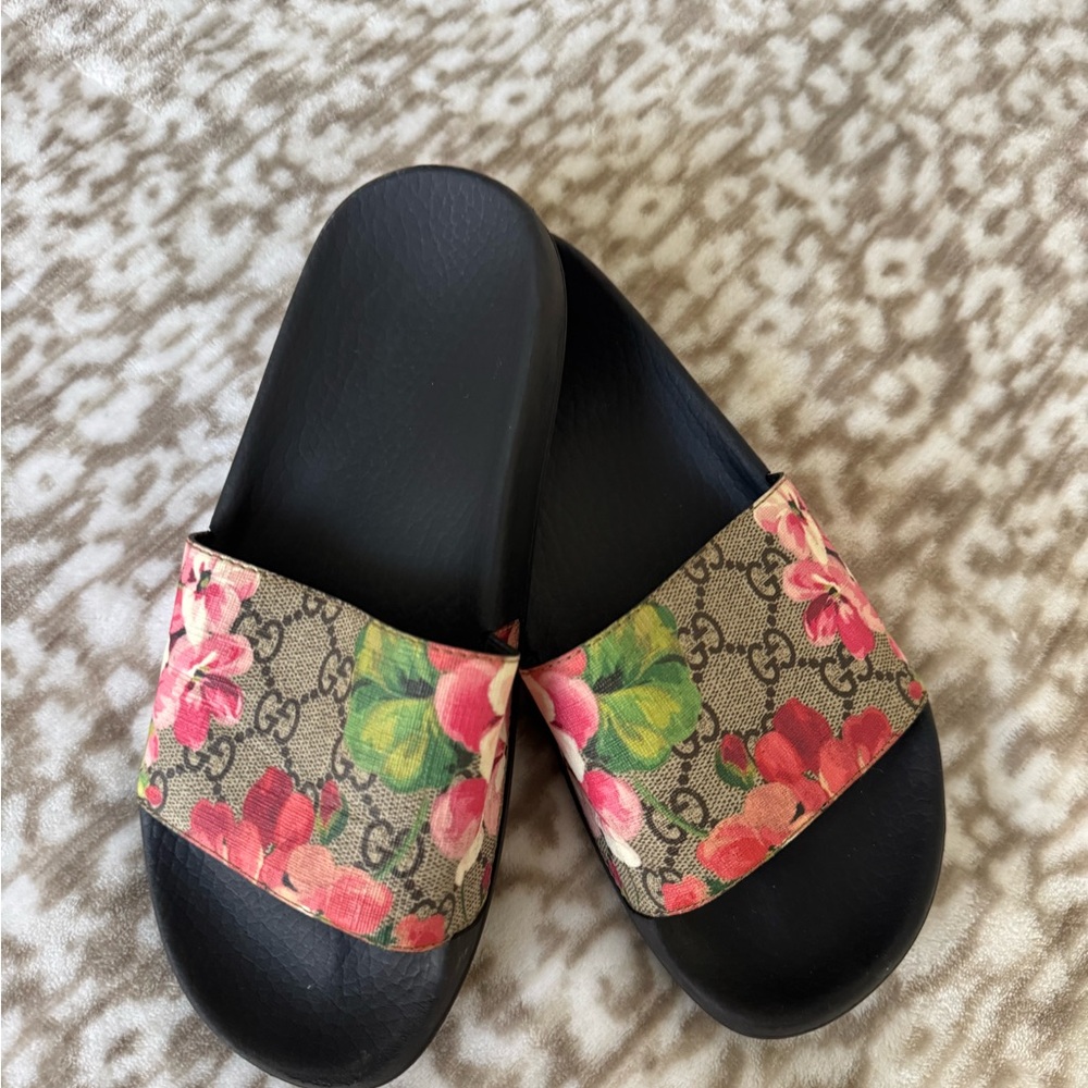 Gucci Black and Floral Pattern Slides